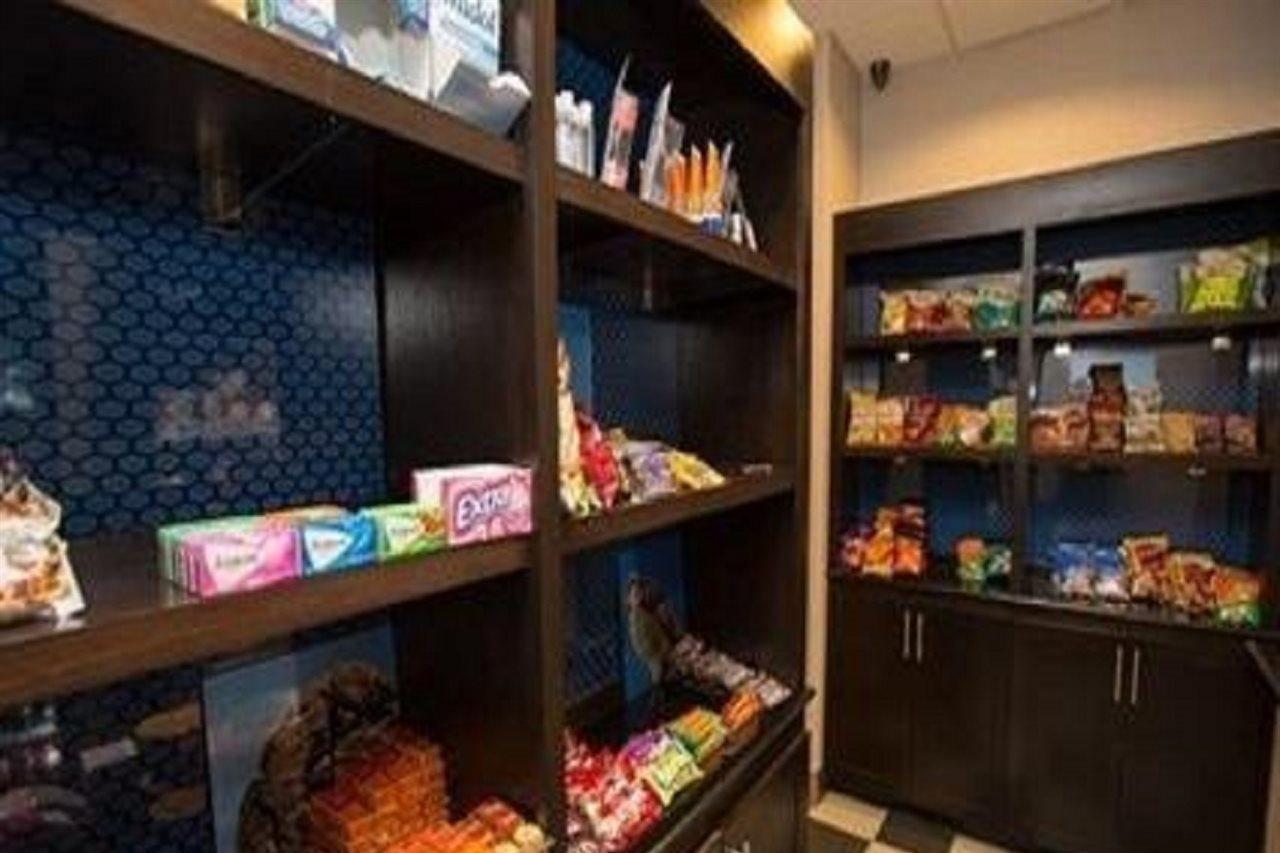 Hampton Inn & Suites Oklahoma City Airport Hotel 3*