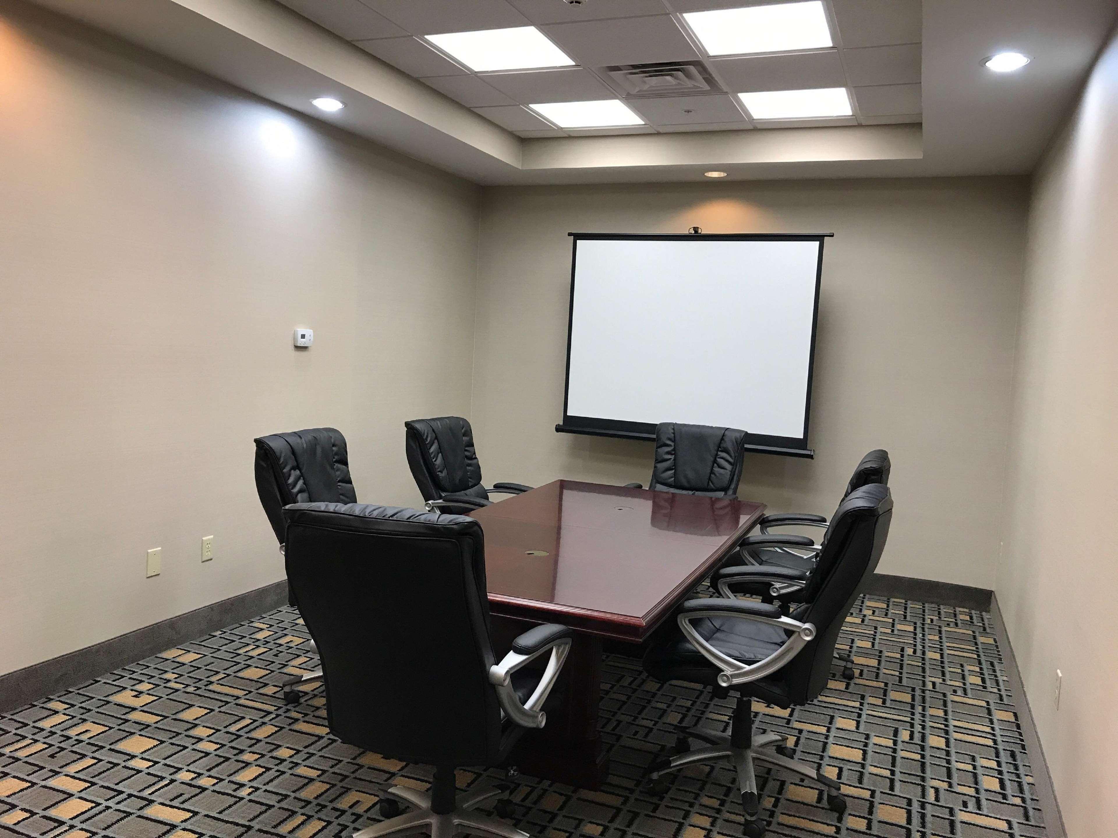 Hampton Inn & Suites Oklahoma City Airport Hotel 3*