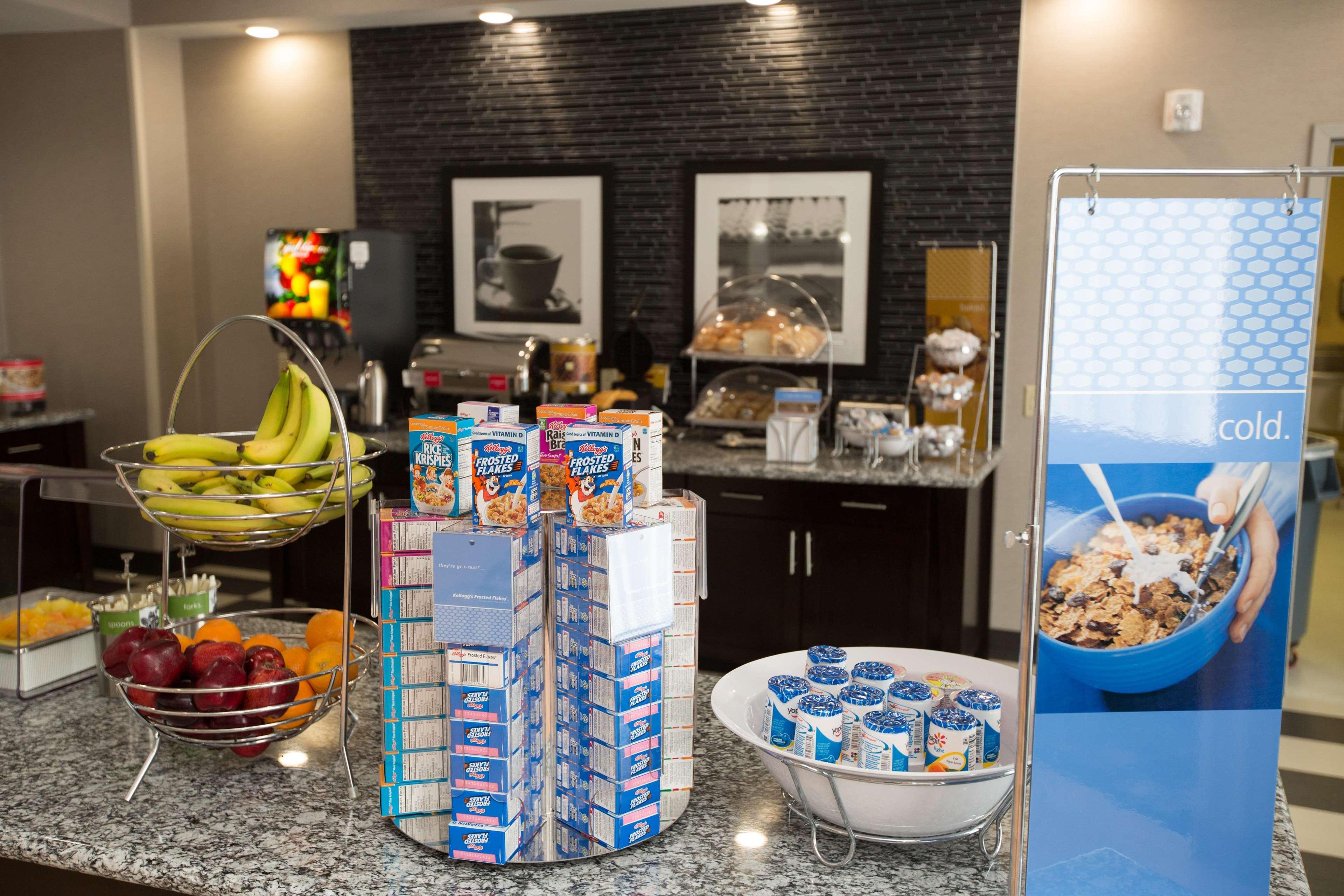 Hampton Inn & Suites Oklahoma City Airport Hotel