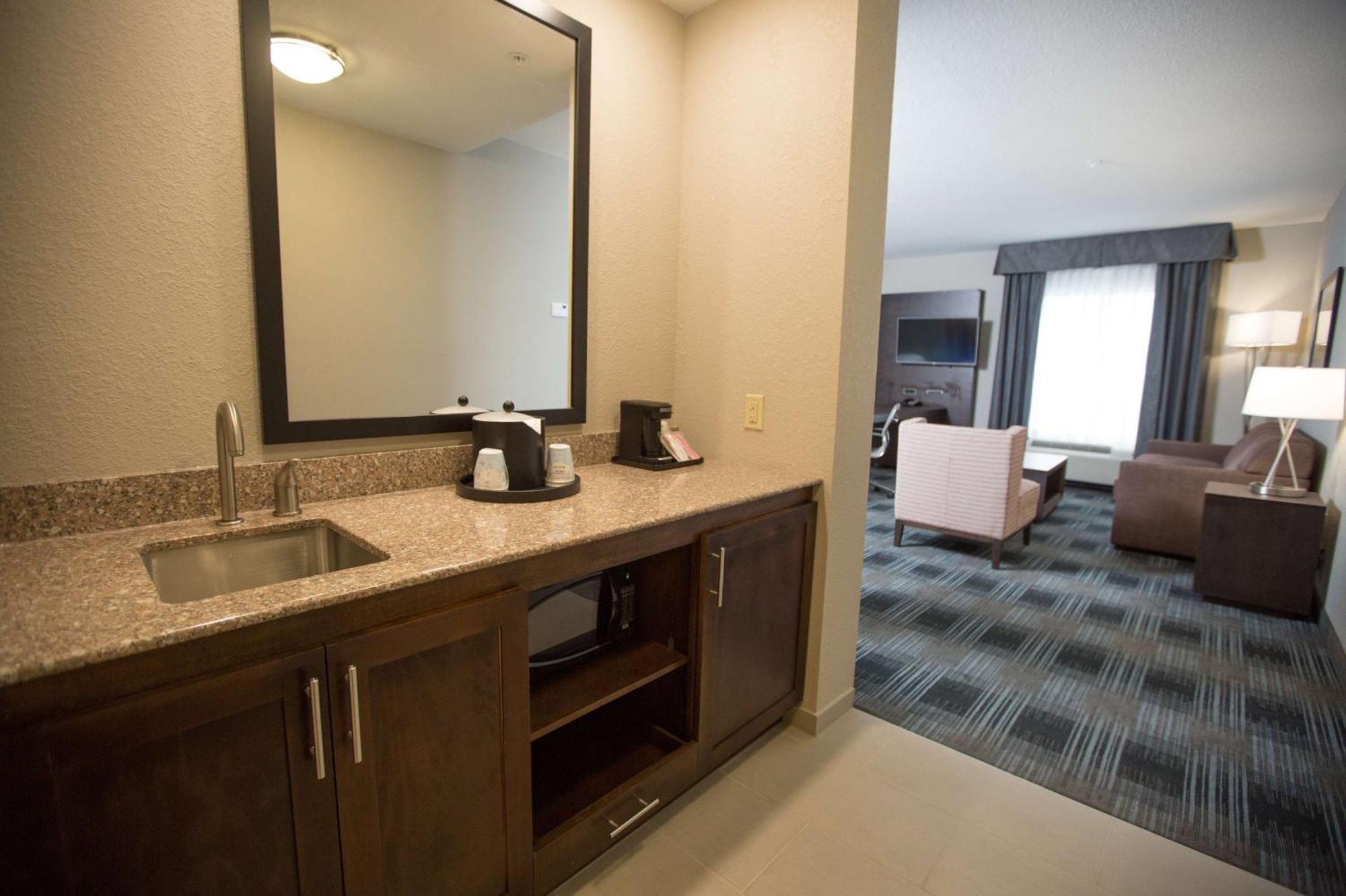Hotel Hampton Inn & Suites Oklahoma City Airport 3*