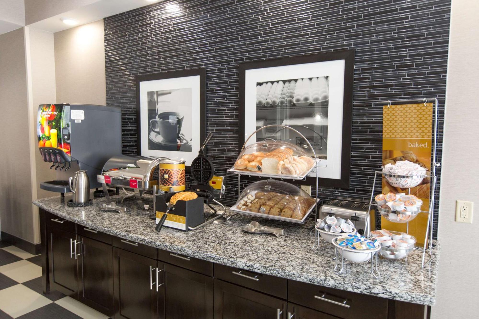 Hampton Inn & Suites Oklahoma City Airport Hotel 3*
